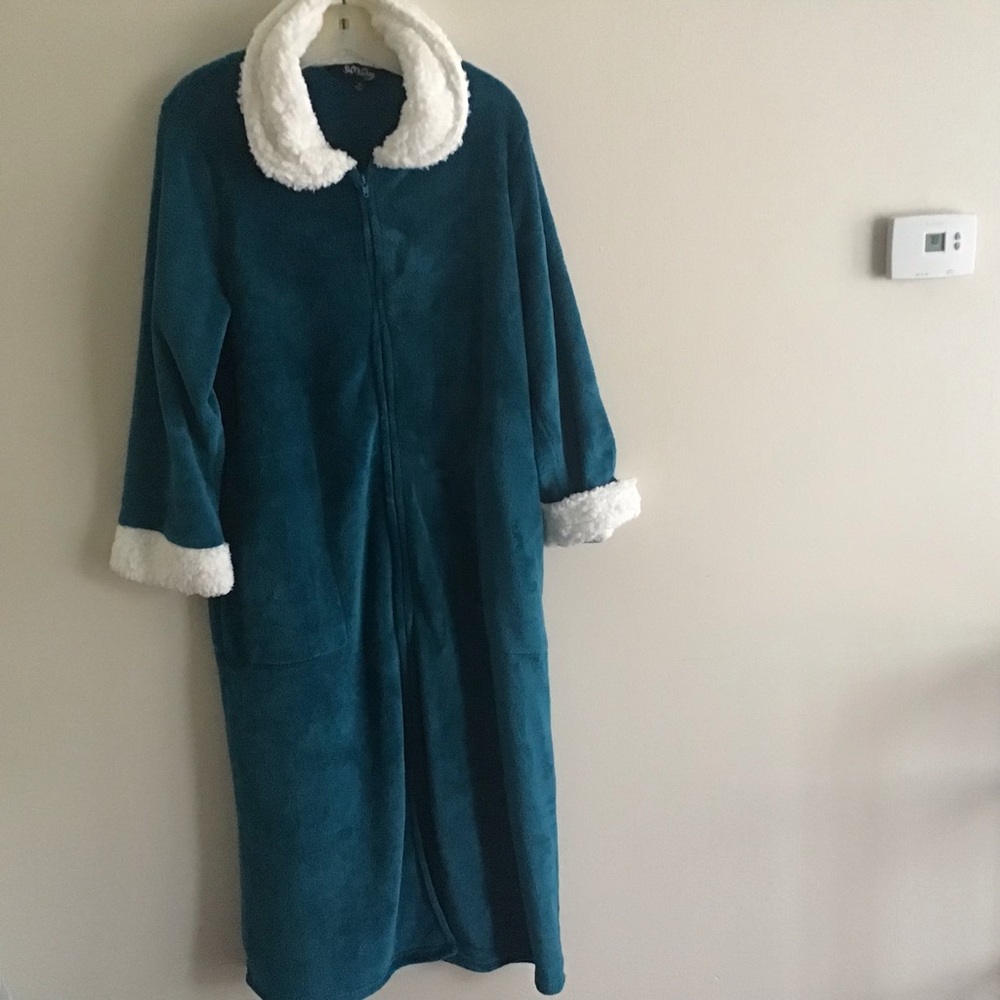 nwot SOFT AND COZY New soft plush fleece trim loungerobe HSN